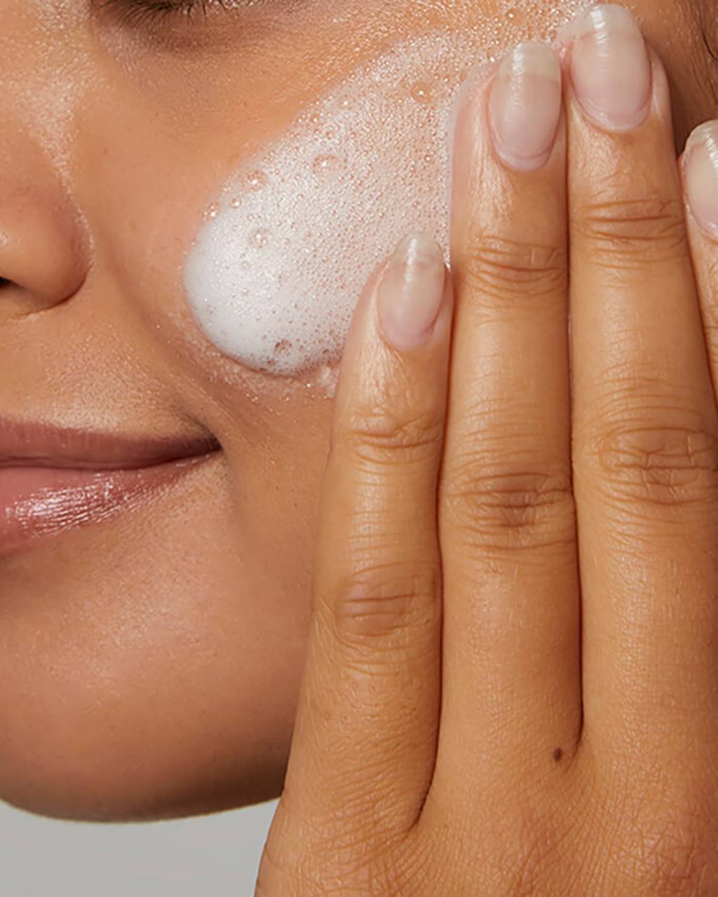 Hydrating Cream-to-Foam Cleanser - Image 2
